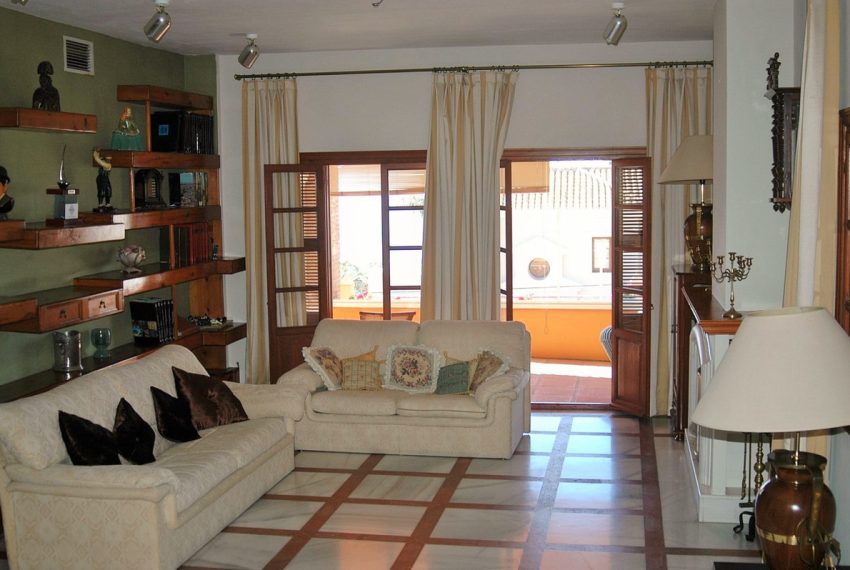 R2702894-Villa-For-Sale-Estepona-Detached-5-Beds-800-Built-3