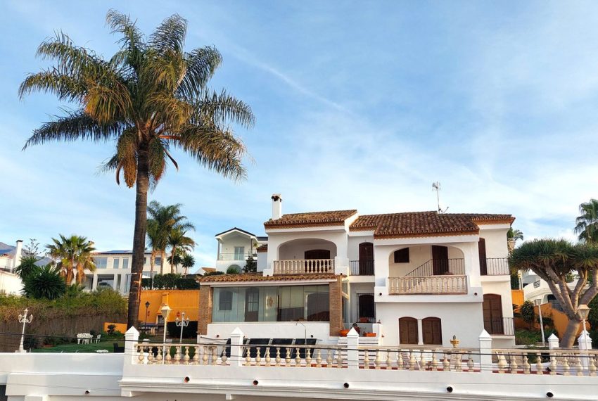 R2702894-Villa-For-Sale-Estepona-Detached-5-Beds-800-Built