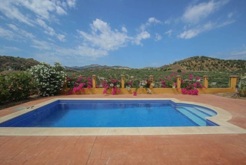 R2822033-Villa-For-Sale-Coin-Finca-5-Beds-517-Built-3