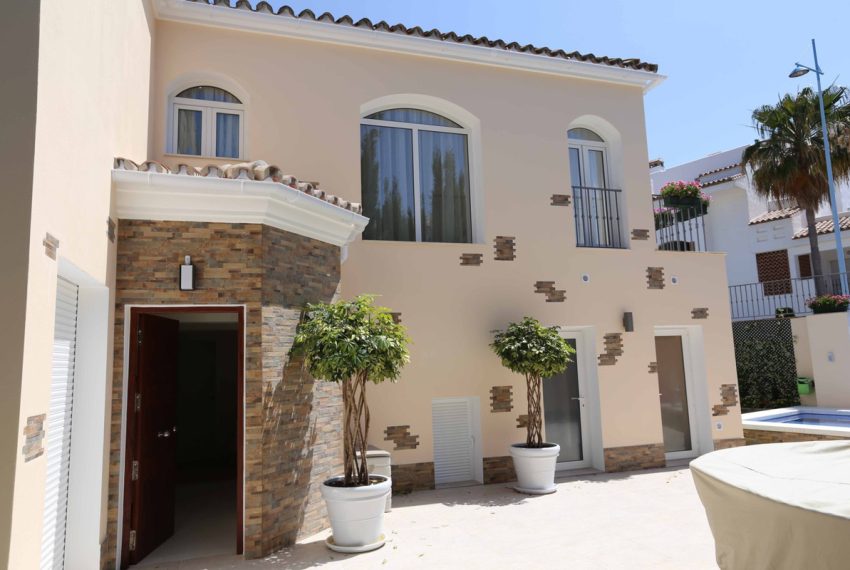 R2858600-Villa-For-Sale-San-Pedro-de-Alcantara-Detached-4-Beds-214-Built-1