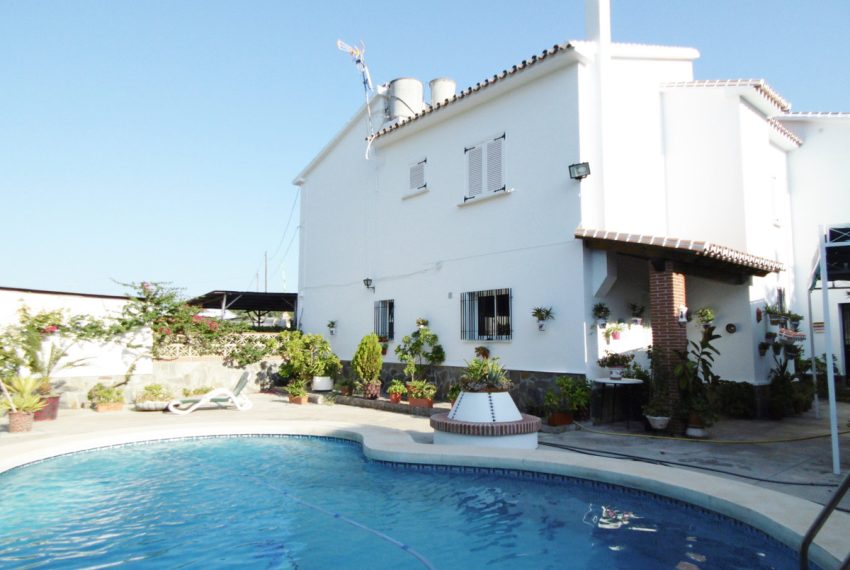 R3240280-Villa-For-Sale-Coin-Detached-6-Beds-473-Built-1