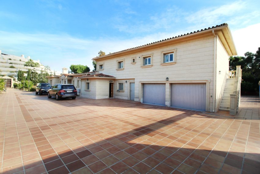 R3333502-Villa-For-Sale-Guadalmina-Baja-Detached-8-Beds-900-Built-10