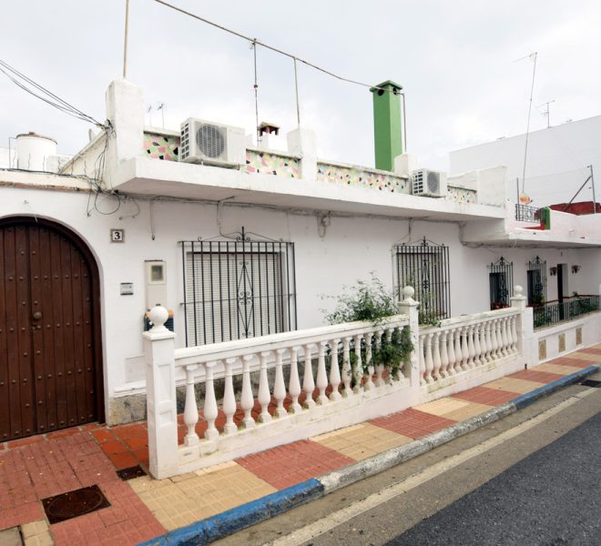 R3362083-Image 1-Terraced - 3 Beds - 108 Built