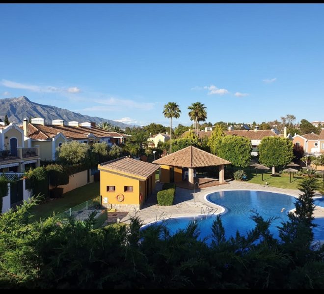 R3651992-Image 1-Terraced - 4 Beds - 270 Built