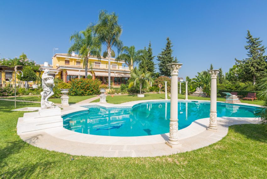 R3679727-Villa-For-Sale-El-Padron-Detached-7-Beds-676-Built-15