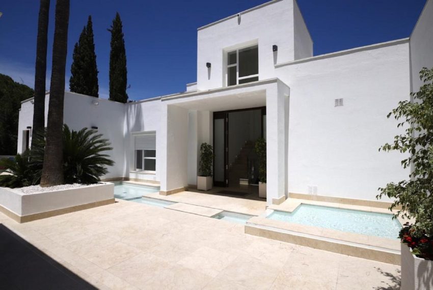 R3749149-Villa-For-Sale-Las-Brisas-Detached-6-Beds-390-Built-2