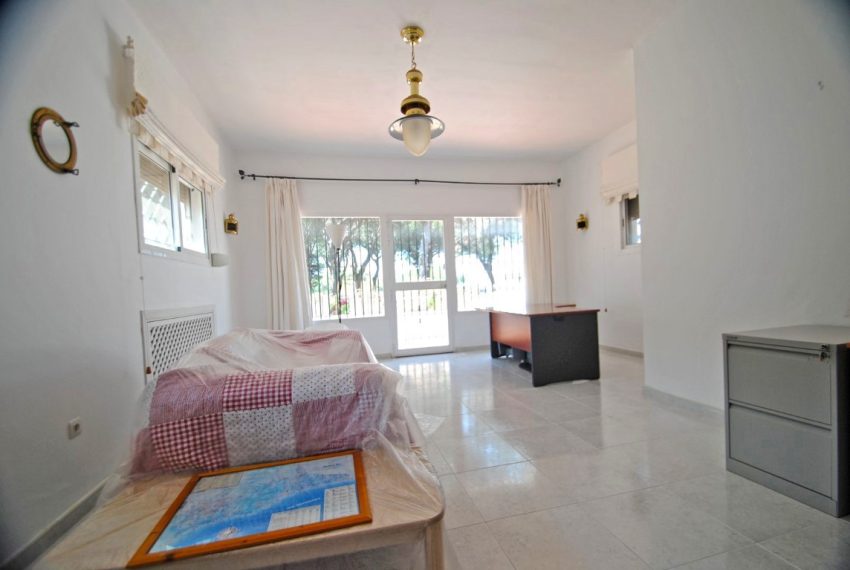 R3834694-Villa-For-Sale-Elviria-Detached-10-Beds-518-Built-18