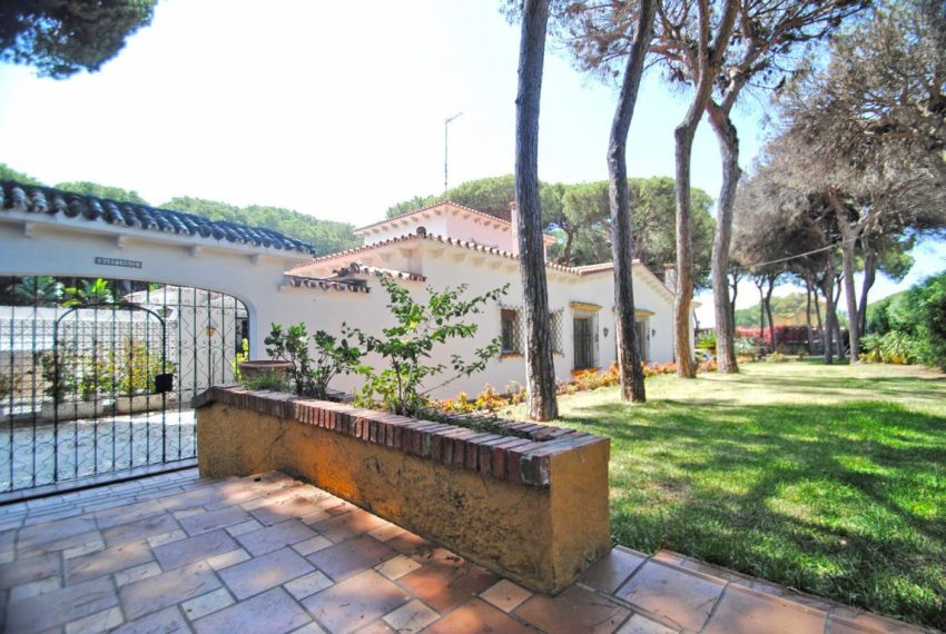 R3834694-Villa-For-Sale-Elviria-Detached-10-Beds-518-Built-3