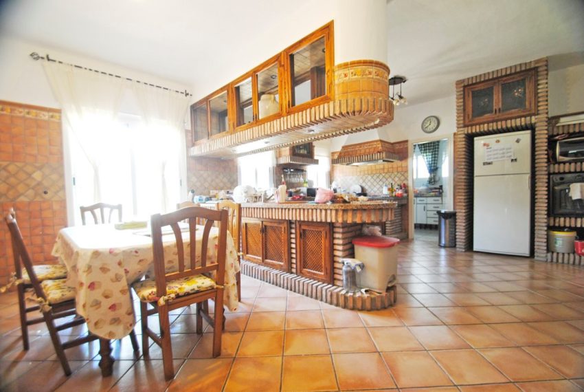 R3834694-Villa-For-Sale-Elviria-Detached-10-Beds-518-Built-8