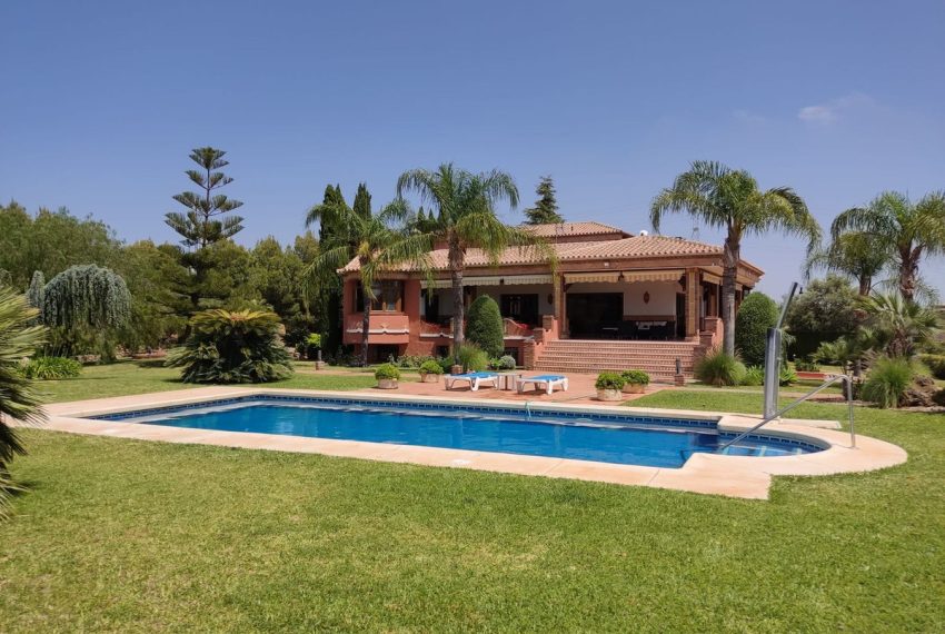 R3977761-Villa-For-Sale-Coin-Finca-9-Beds-976-Built