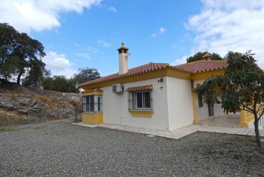 R4020805-Villa-For-Sale-Coin-Finca-2-Beds-240-Built-1