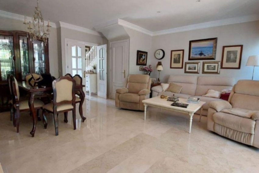 R4076965-Villa-For-Sale-Marbella-Semi-Detached-5-Beds-220-Built-1