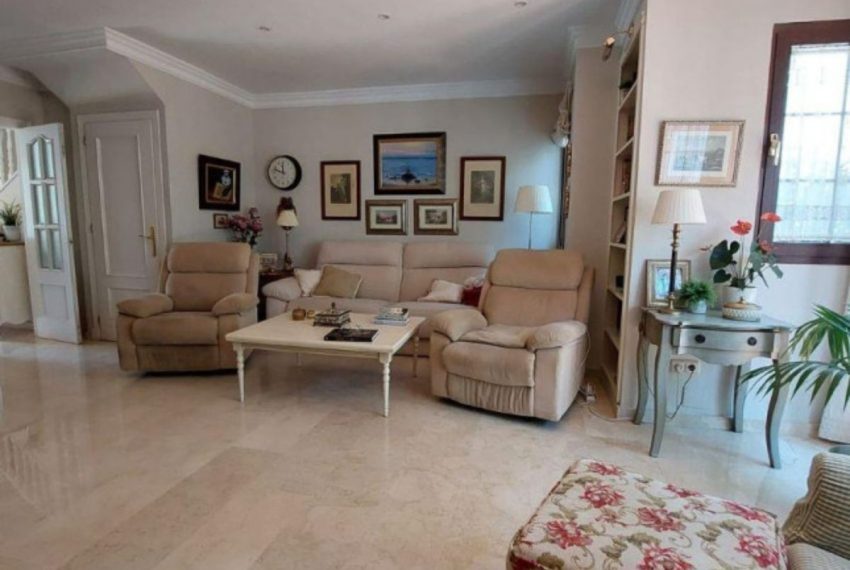 R4076965-Villa-For-Sale-Marbella-Semi-Detached-5-Beds-220-Built-4