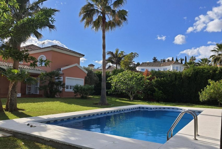 R4109128-Villa-For-Sale-Estepona-Detached-4-Beds-455-Built-10