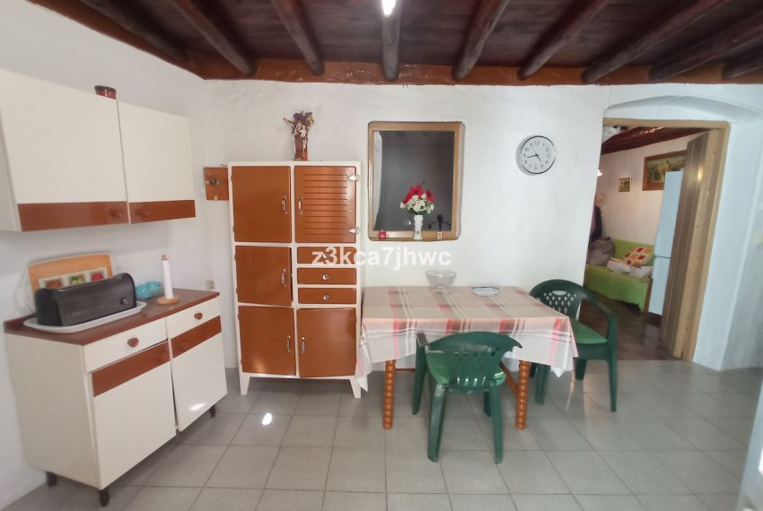 R4153975-Villa-For-Sale-Estepona-Semi-Detached-4-Beds-280-Built-12