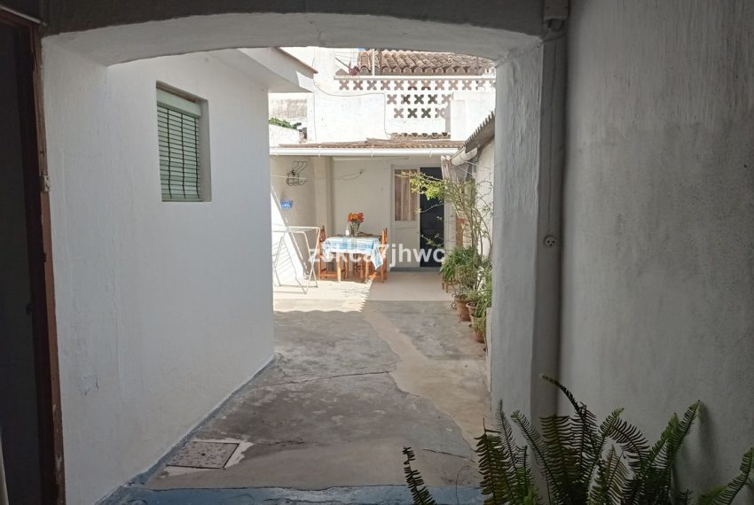 R4153975-Villa-For-Sale-Estepona-Semi-Detached-4-Beds-280-Built-7