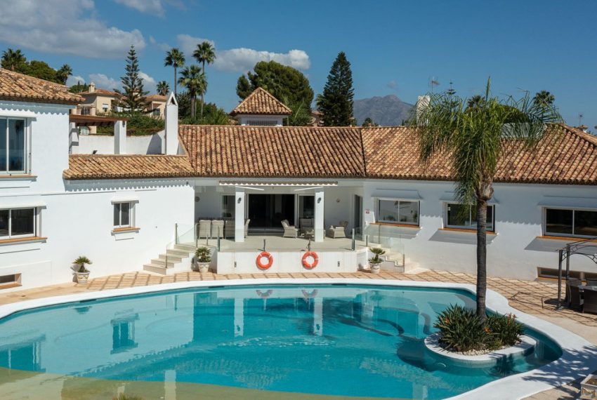 R4170868-Villa-For-Sale-El-Paraiso-Detached-6-Beds-860-Built