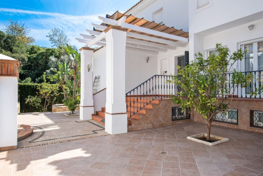 R4186924-Villa-For-Sale-Elviria-Detached-4-Beds-463-Built-3