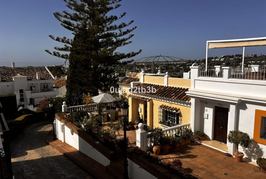 R4242037-Townhouse-For-Sale-Nueva-Andalucia-Terraced-3-Beds-156-Built