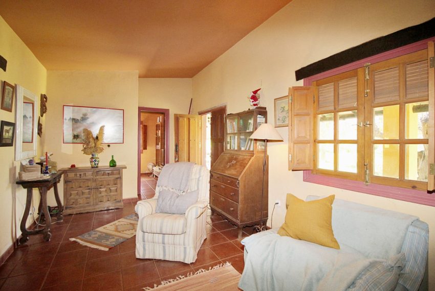 R4268098-Villa-For-Sale-Coin-Detached-2-Beds-300-Built-14