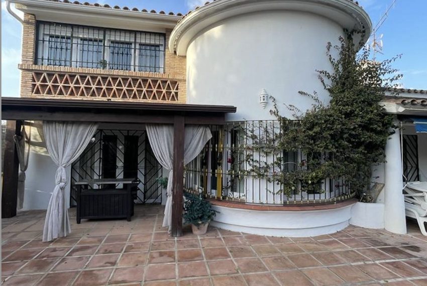 R4276075-Villa-For-Sale-Estepona-Detached-3-Beds-197-Built-3