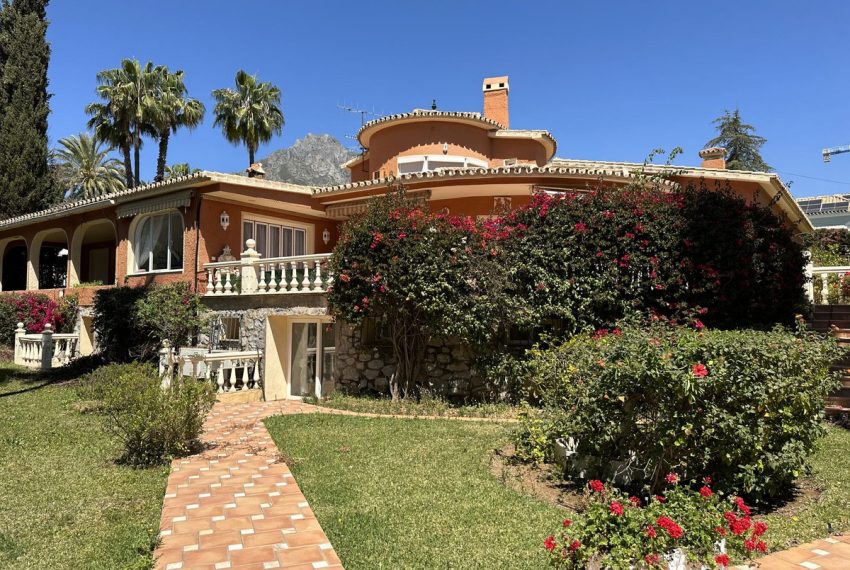 R4292974-Villa-For-Sale-Marbella-Detached-6-Beds-327-Built