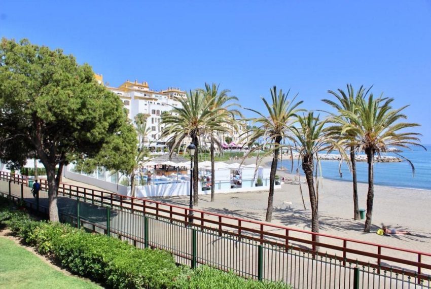 R4298176-Townhouse-For-Sale-Puerto-Banus-Terraced-6-Beds-560-Built-2