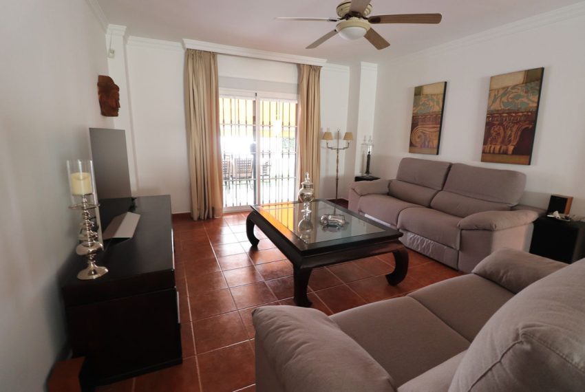 R4303345-Townhouse-For-Sale-San-Pedro-de-Alcantara-Terraced-4-Beds-300-Built-2