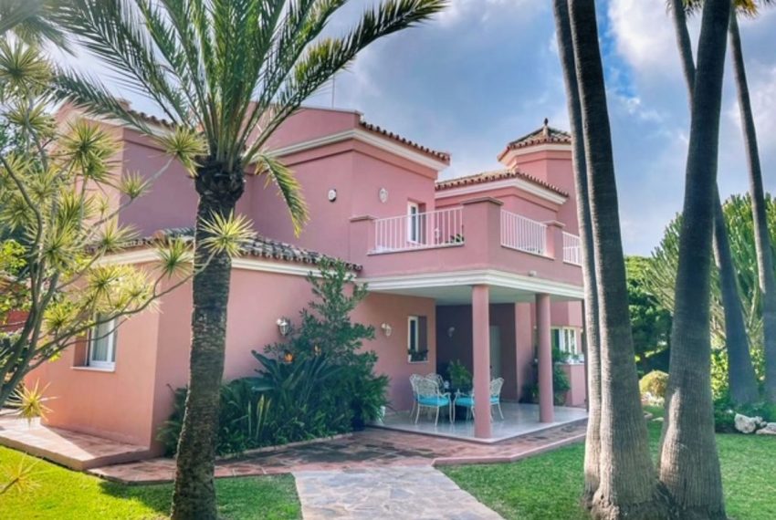 R4319383-Villa-For-Sale-Calahonda-Detached-6-Beds-600-Built-3