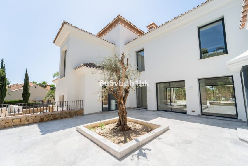 R4320772-Villa-For-Sale-Sierra-Blanca-Detached-6-Beds-882-Built-10