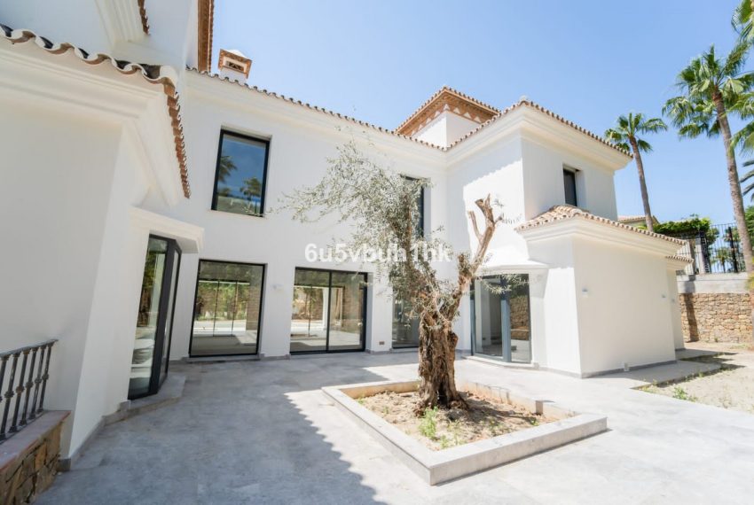 R4320772-Villa-For-Sale-Sierra-Blanca-Detached-6-Beds-882-Built-11