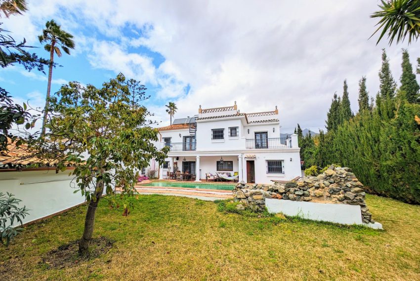 R434657-Villa-For-Sale-Marbella-Detached-7-Beds-362-Built-1