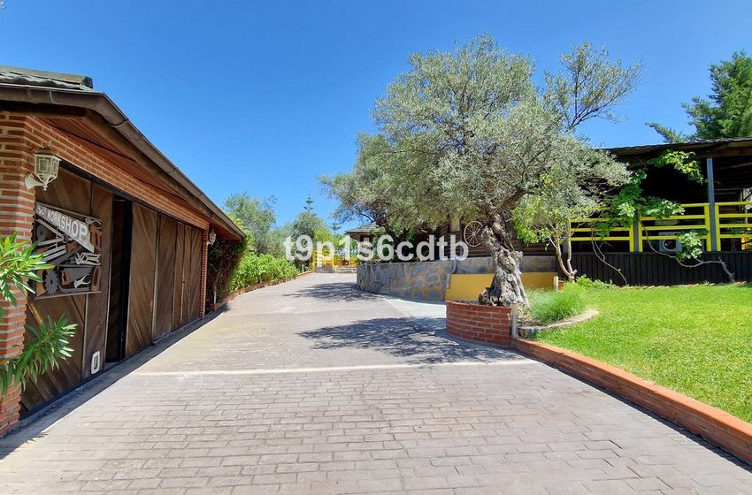 R4364890-Villa-For-Sale-Monda-Detached-5-Beds-488-Built