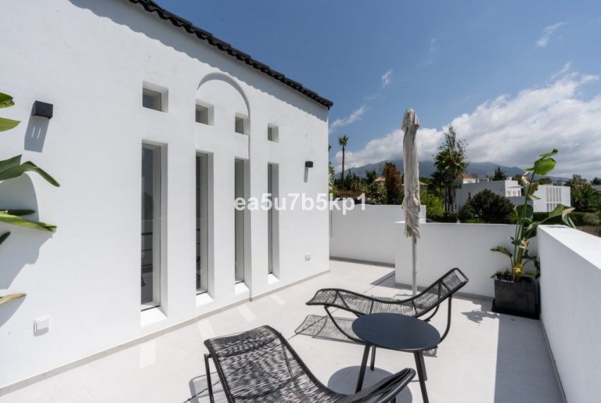 R4366126-Villa-For-Sale-Nueva-Andalucia-Detached-5-Beds-470-Built-11