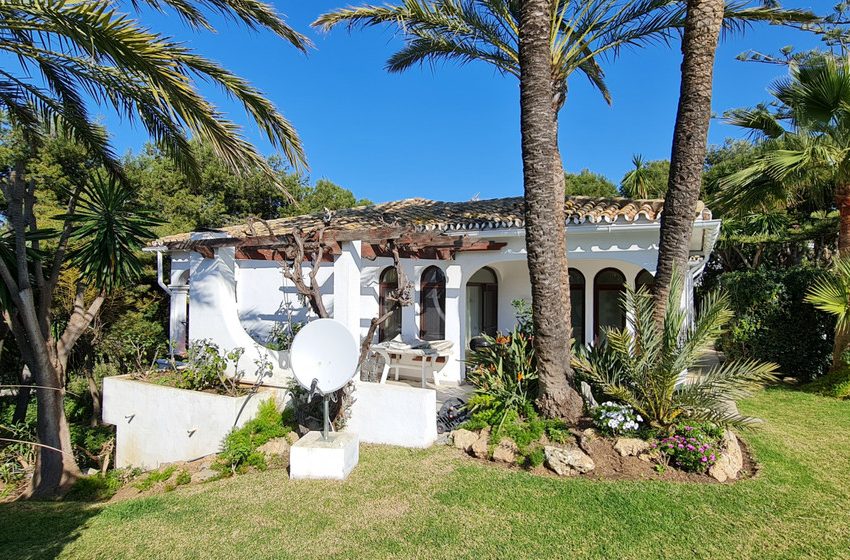 R4375132-Villa-For-Sale-La-Cala-de-Mijas-Detached-6-Beds-444-Built-1