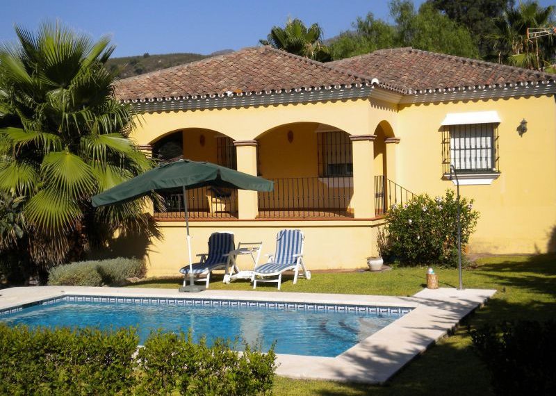 R4376122-Villa-For-Sale-Estepona-Detached-3-Beds-190-Built-1