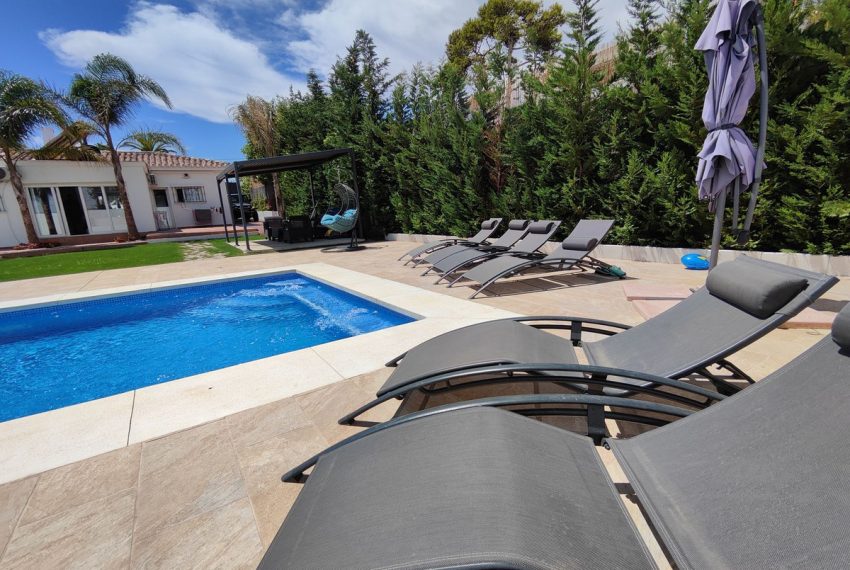 R4402273-Villa-For-Sale-Estepona-Detached-4-Beds-223-Built-2