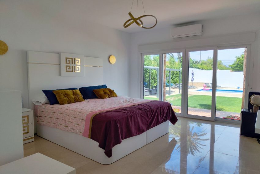 R4402273-Villa-For-Sale-Estepona-Detached-4-Beds-223-Built-8