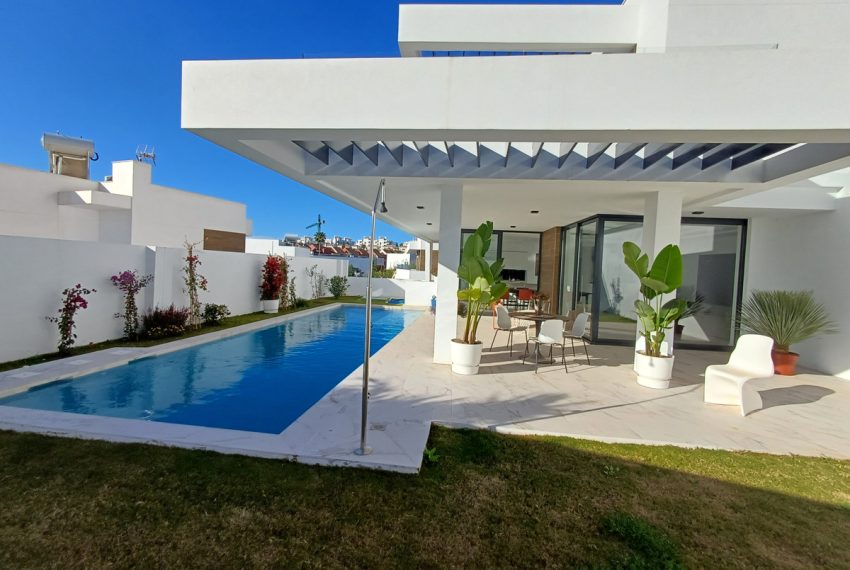 R4403740-Villa-For-Sale-Estepona-Detached-3-Beds-390-Built-1