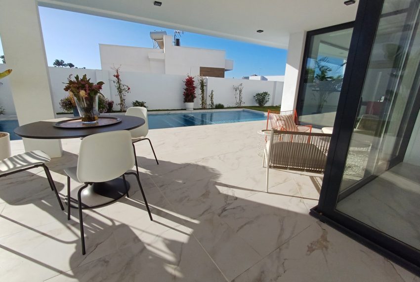 R4403740-Villa-For-Sale-Estepona-Detached-3-Beds-390-Built-2