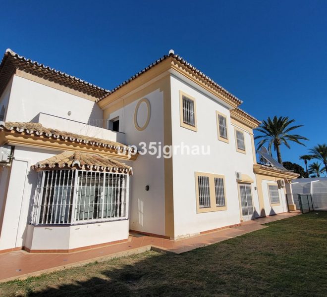 R4440880-Image 1-Detached - 5 Beds - 260 Built