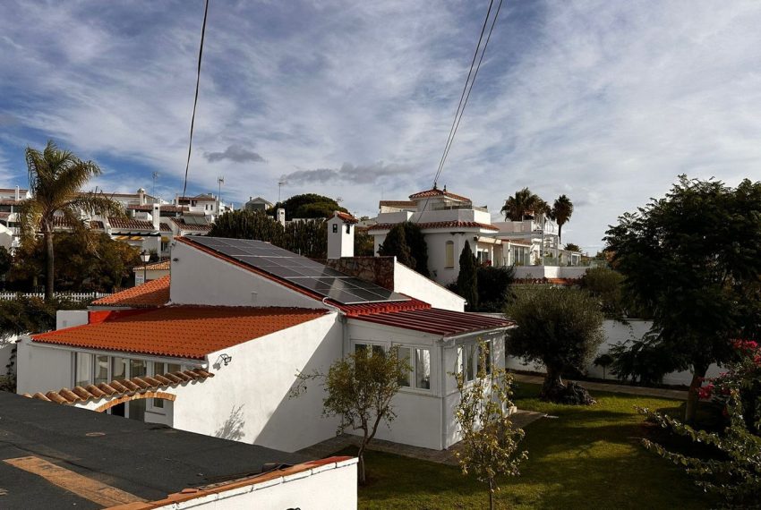 R4457377-Villa-For-Sale-Estepona-Detached-3-Beds-170-Built