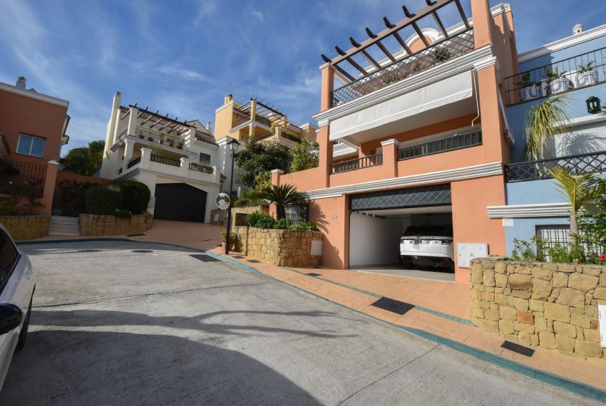 R4503346-Townhouse-For-Sale-Nueva-Andalucia-Terraced-4-Beds-234-Built