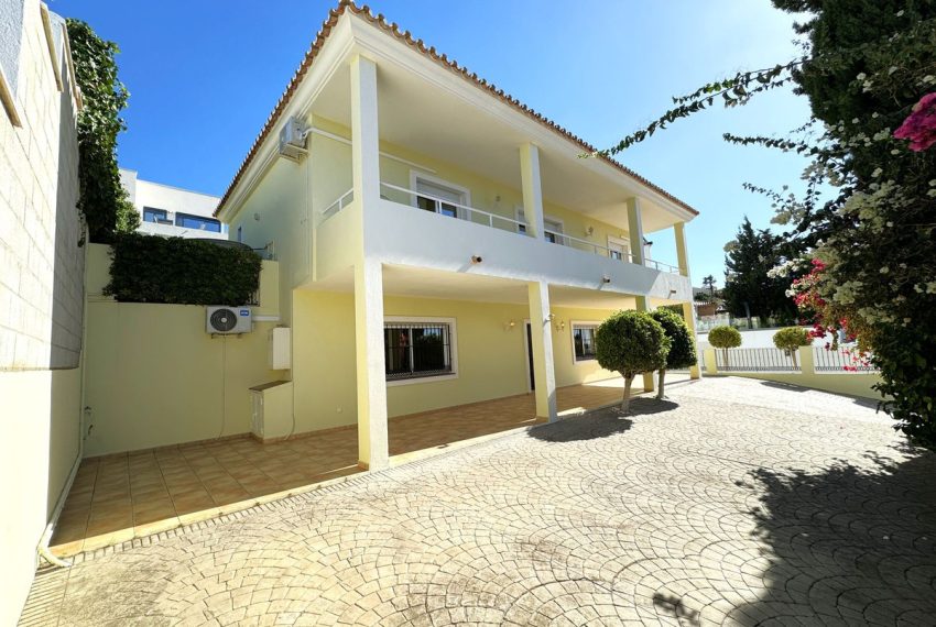 R4544410-Villa-For-Sale-Estepona-Detached-4-Beds-212-Built-10