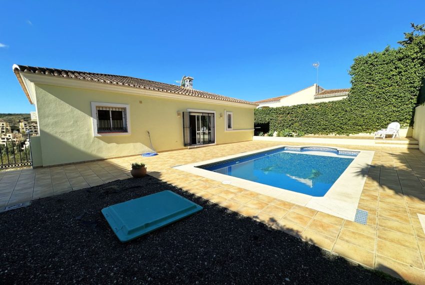 R4544410-Villa-For-Sale-Estepona-Detached-4-Beds-212-Built-12