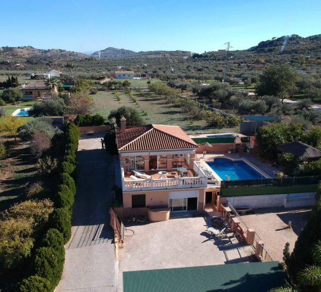 R4550179-Image 1-Finca - 3 Beds - 214 Built