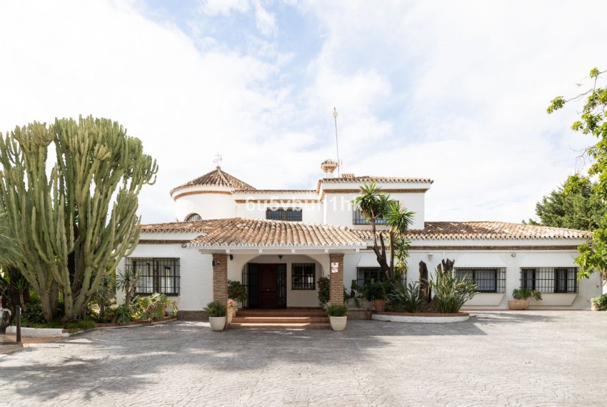 R4550629-Villa-For-Sale-San-Pedro-de-Alcantara-Detached-8-Beds-877-Built