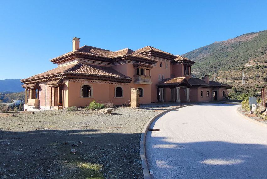 R4558090-Villa-For-Sale-La-Zagaleta-Detached-5-Beds-2200-Built-4