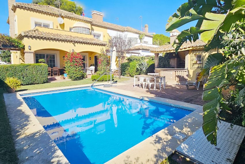 R4560112-Villa-For-Sale-Marbella-Semi-Detached-4-Beds-378-Built-1