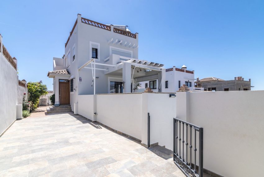 R4562371-Villa-For-Sale-Estepona-Detached-5-Beds-297-Built-2